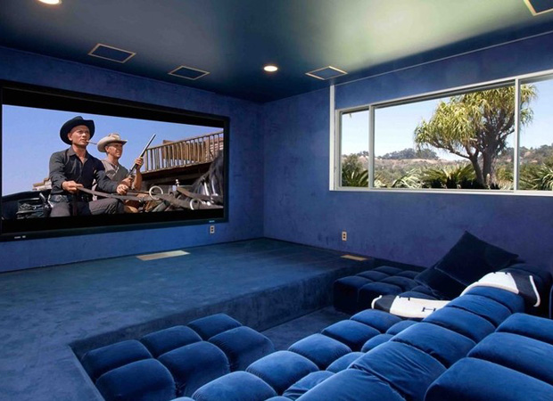 La maison de Beverly Hills de Adam Levine (salle de cinéma)
