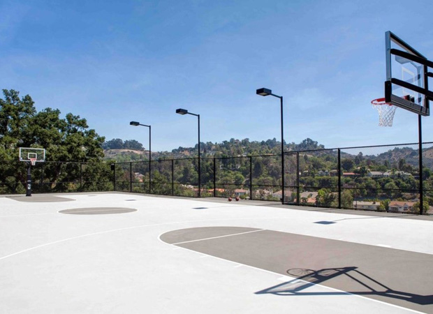 La maison de Beverly Hills de Adam Levine (terrain de tennis)