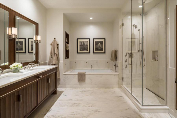 Maison de luxe : le condo new-yorkais de Ben Stiller à 15 millions ! (salle de bain)