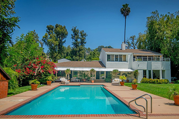 la piscine de la maison d'Adele à Beverly Hills