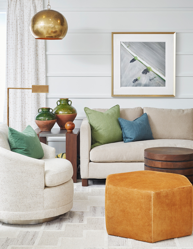 Maison Demeure La Nouvelle Collection De Sarah Richardson Chez   Crop Boulevard Living Shoot 2 Detail Sofa 