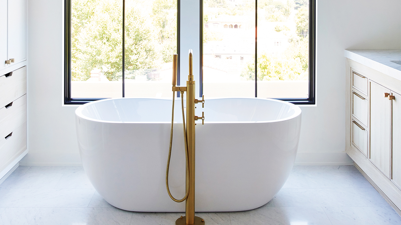 Maison & Demeure - 3 designers partagent leurs idées design pour la salle  de bain - Maison & Demeure